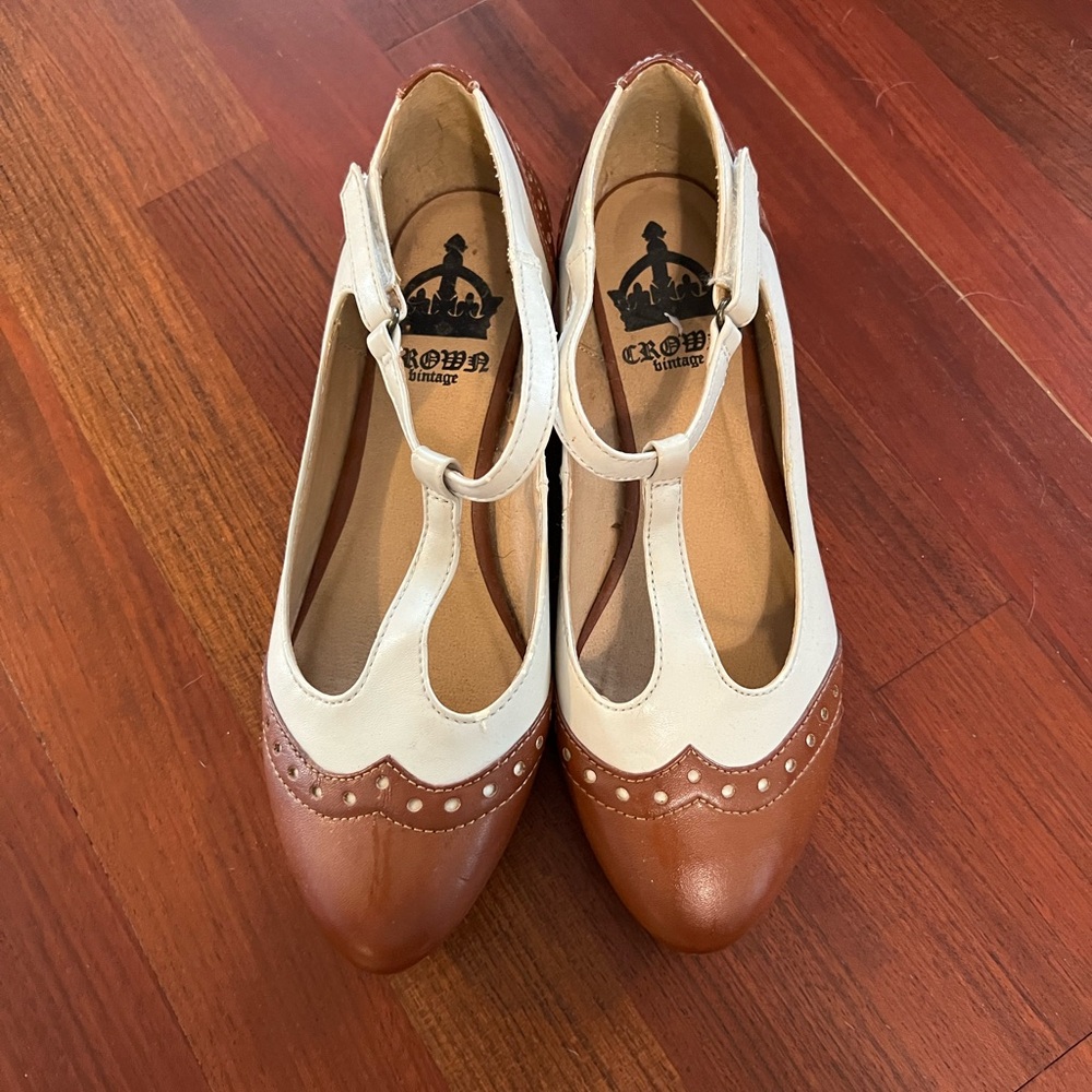 Crown Vintage Women's Cream and Brown T-Strap Shoes